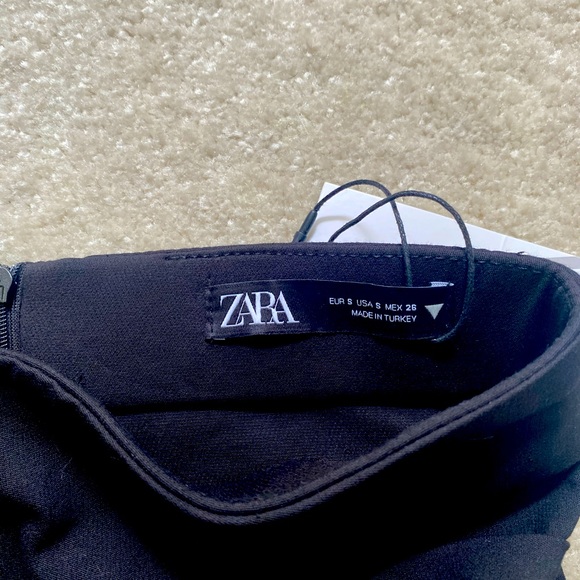 Black mini skirt with side ruching - Picture 3 of 3